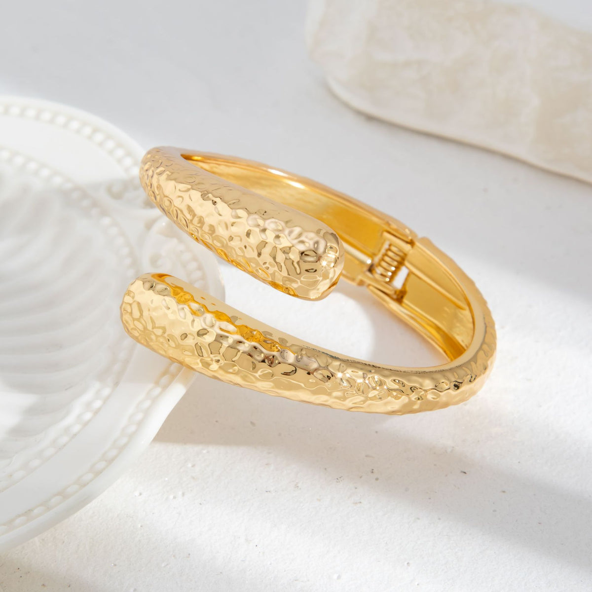 Minimalist Plated Zinc Alloy Hammered Open Spring Cuff Bracelet for Women