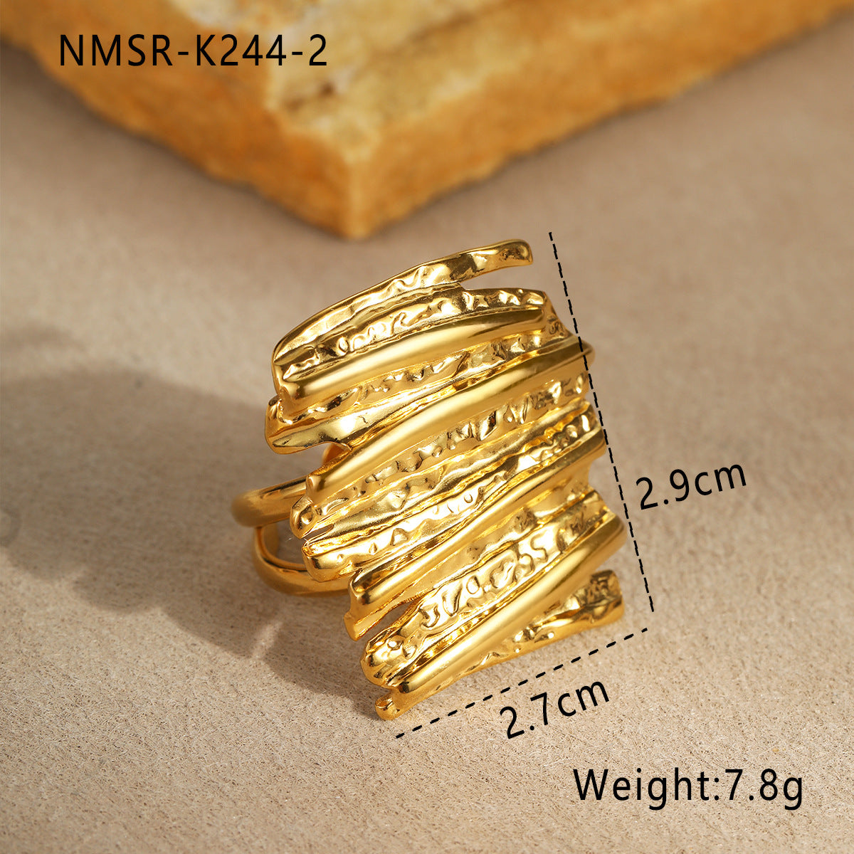 Anillo Minimalista Geométrico de Acero Inoxidable con Textura Martillada y Baño de Oro de 18K, con Banda Abierta para Mujer