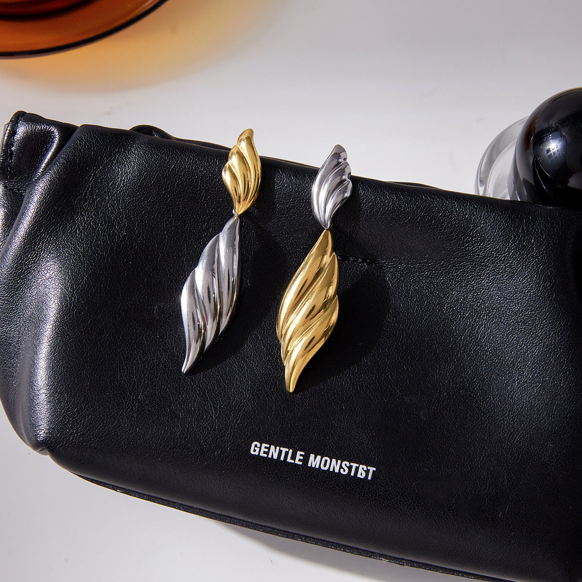 Pendientes Minimalistas de Acero Inoxidable con Forma de Ala y Chapado de Oro al Vacío PVD para Mujer