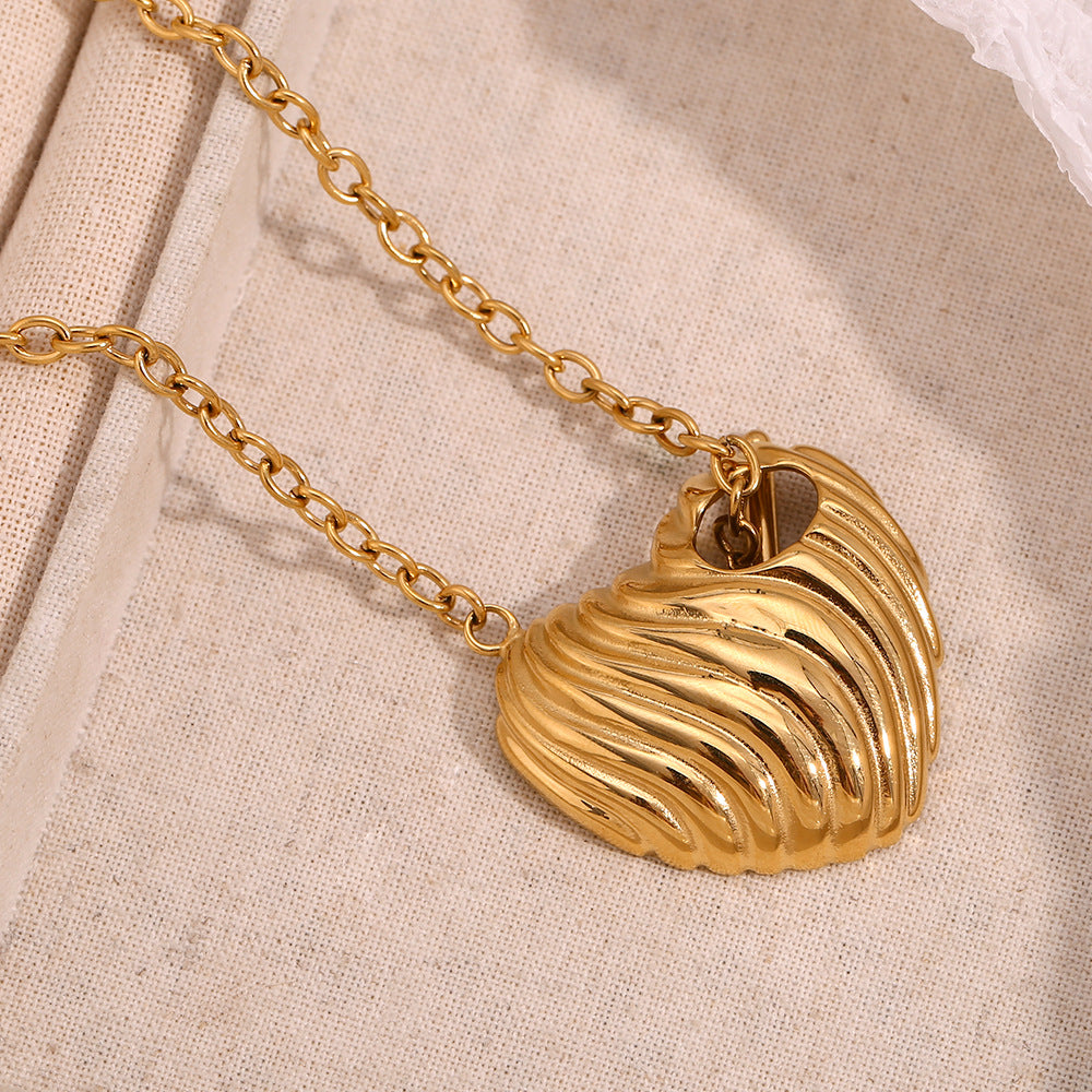 Collana da donna alla moda in acciaio inossidabile placcato oro 18 carati con ciondolo a cuore e chiusura a T/O