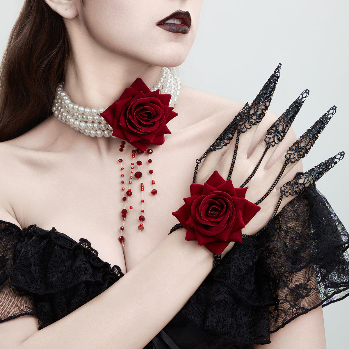 Gargantilla gótica oscura de perlas de múltiples capas para mujer con colgante de flor de rosa y detalles de borlas