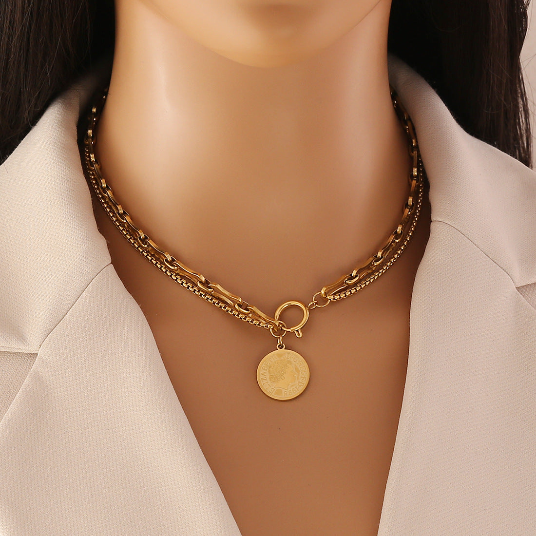 Collana con ciondolo a moneta personalizzata da donna in acciaio inossidabile con finitura placcata
