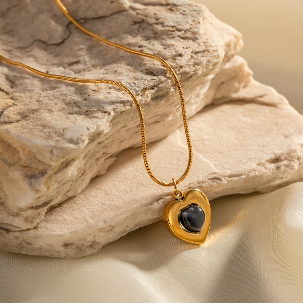 Cute Heart-Shaped Titanium Steel Necklace with 18K Gold Plating for Women and Men, Delicate Clavicle Chain with Black Heart Pendant