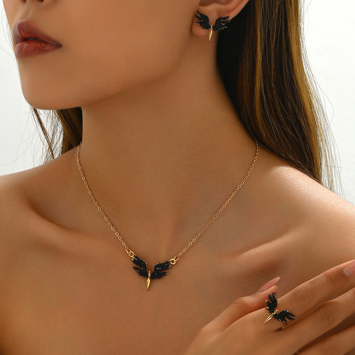 Set collana, orecchini e bracciale in lega smaltata a forma di ala d'angelo, stile donna d'ufficio alla moda