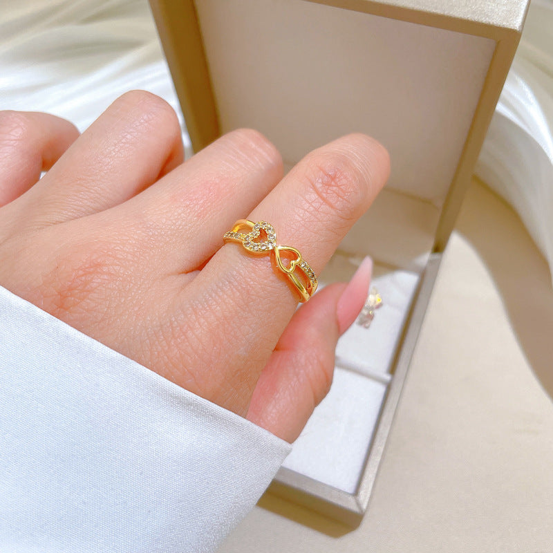 Anello minimalista in ottone placcato oro a forma di cuore con corona per donna
