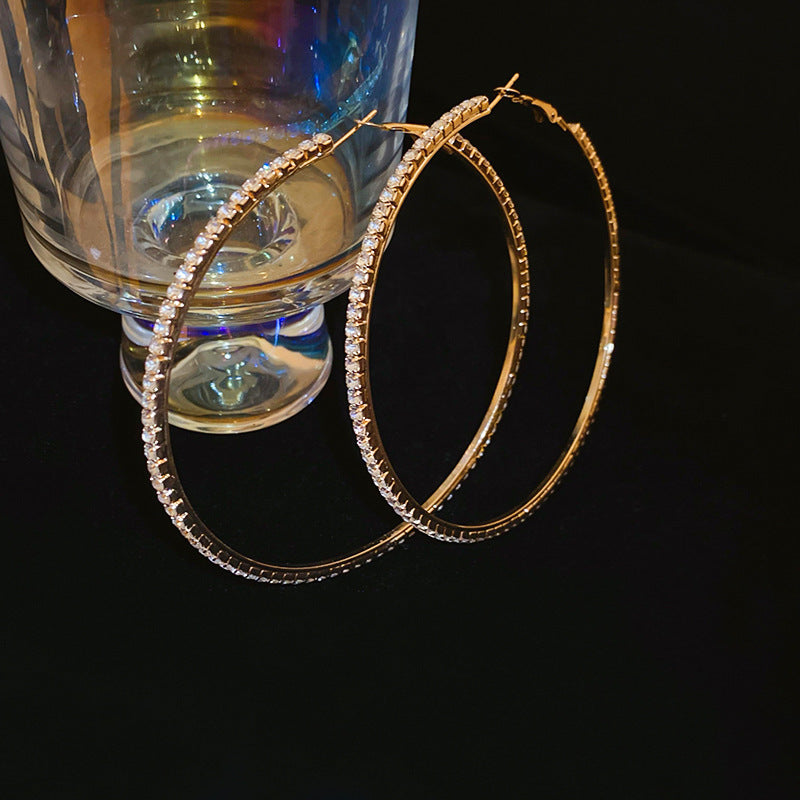 Orecchini a Cerchio da Donna in Rame con Strass Rotondi Geometrici e Fascino Minimalista di Lusso