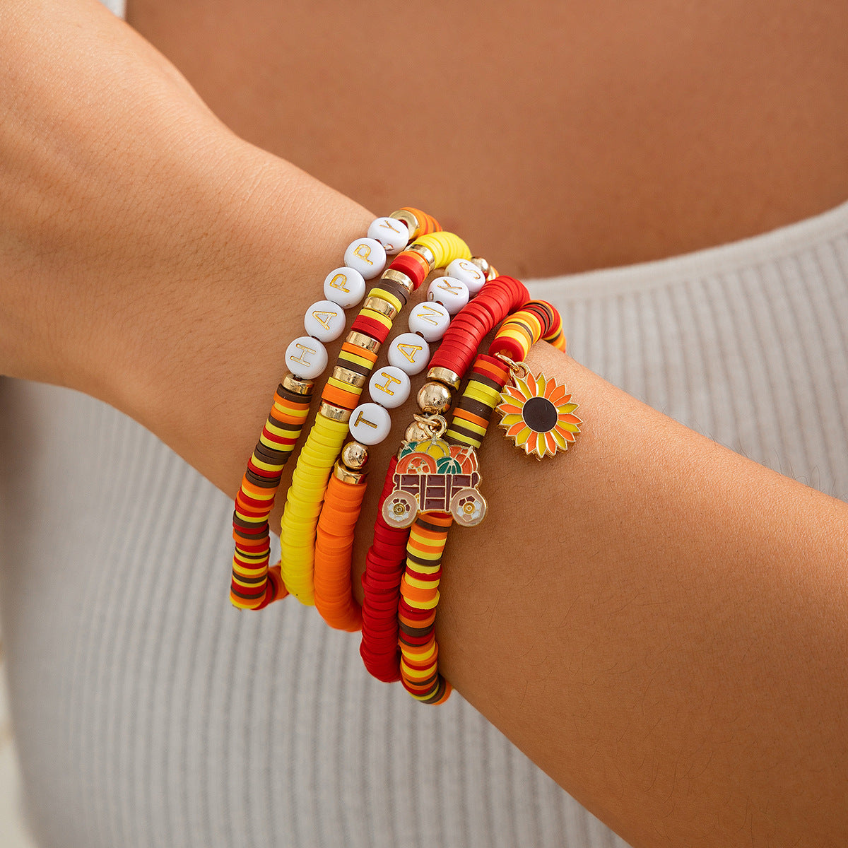 Pulsera con Colgante de Pavo Personalizado con Detalles de Cristales y Borla para Mujer