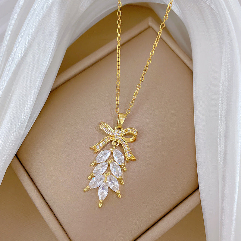 Elegante Collana Pendente con Fiocco a Farfalla e Strass in Acciaio al Titanio per Donna e Unisex