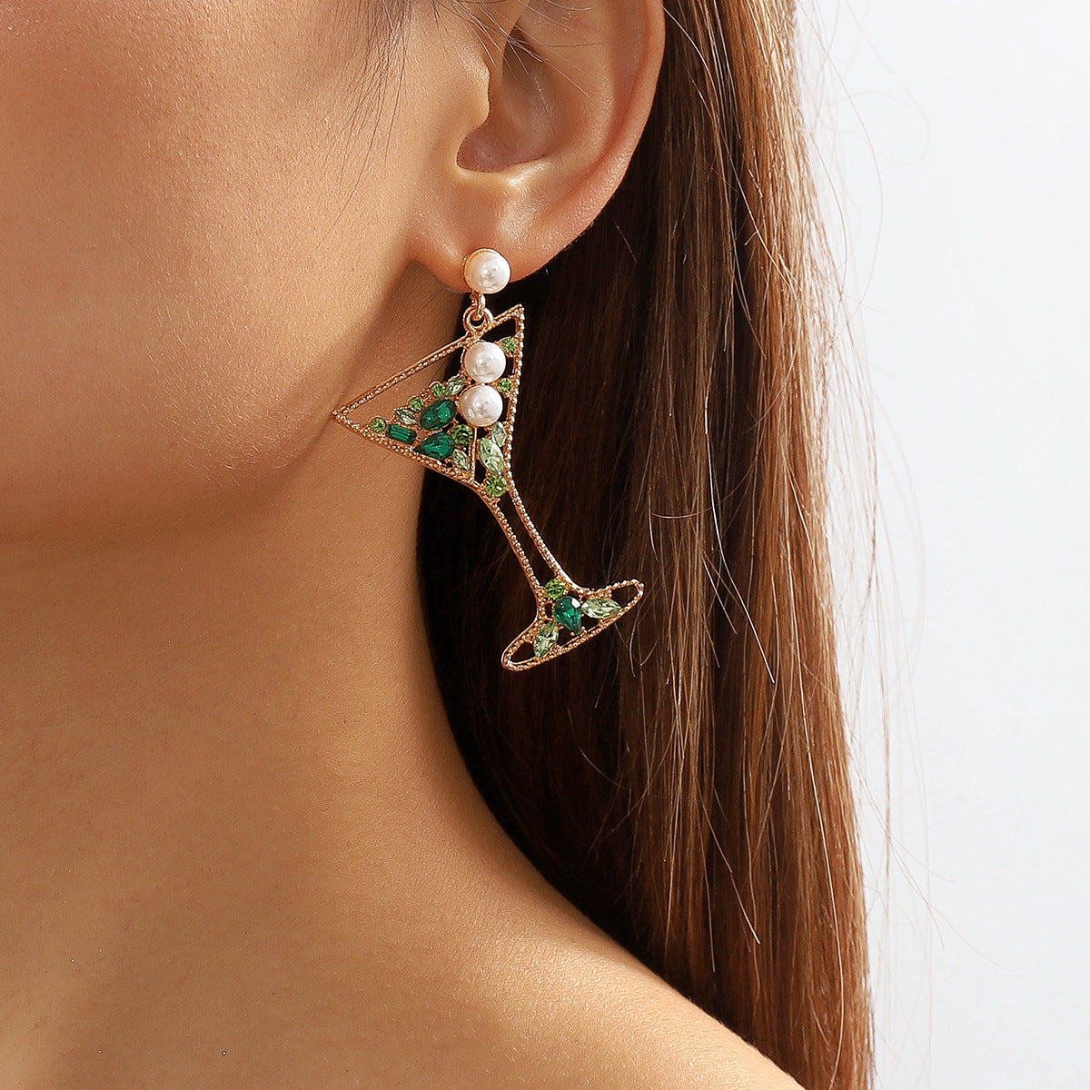 Pendientes de aleación con incrustaciones de diamantes de imitación y acabado galvanizado con diseño geométrico dulce y atrevido para mujer
