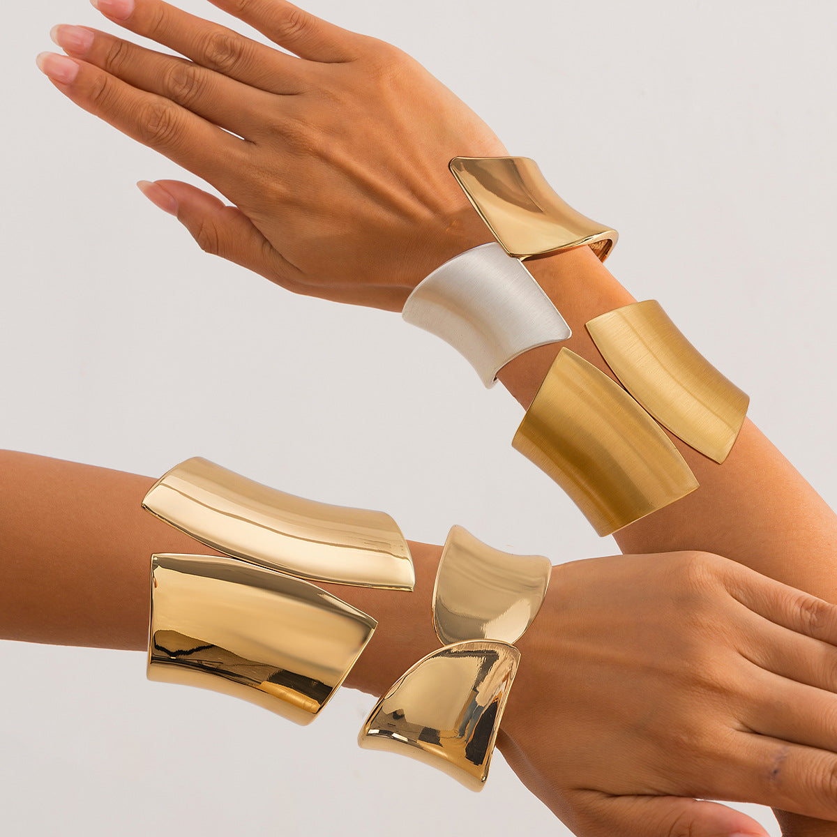 Bracciale largo a molla concavo lucido in stile punk da donna, in lega, regolabile