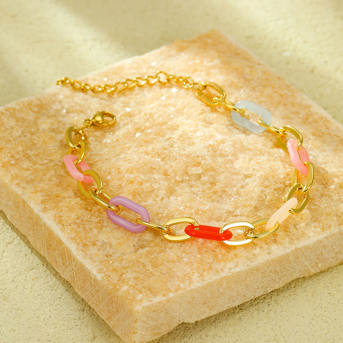 Pulsera minimalista de eslabones gruesos de acero inoxidable para mujer con acabado chapado