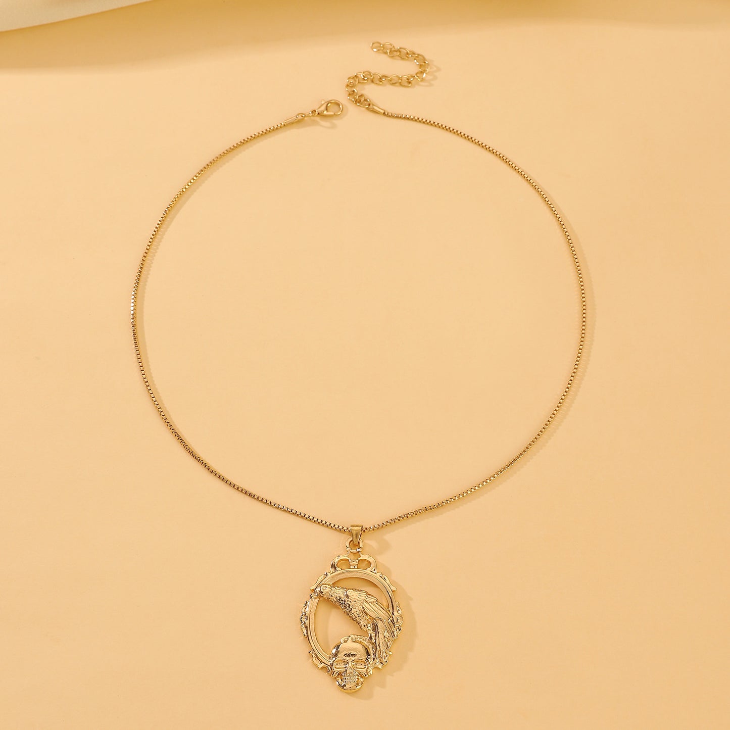 Collana con ciondolo a teschio di corvo gotico scuro, punk hip hop, girocollo in lega per Halloween unisex