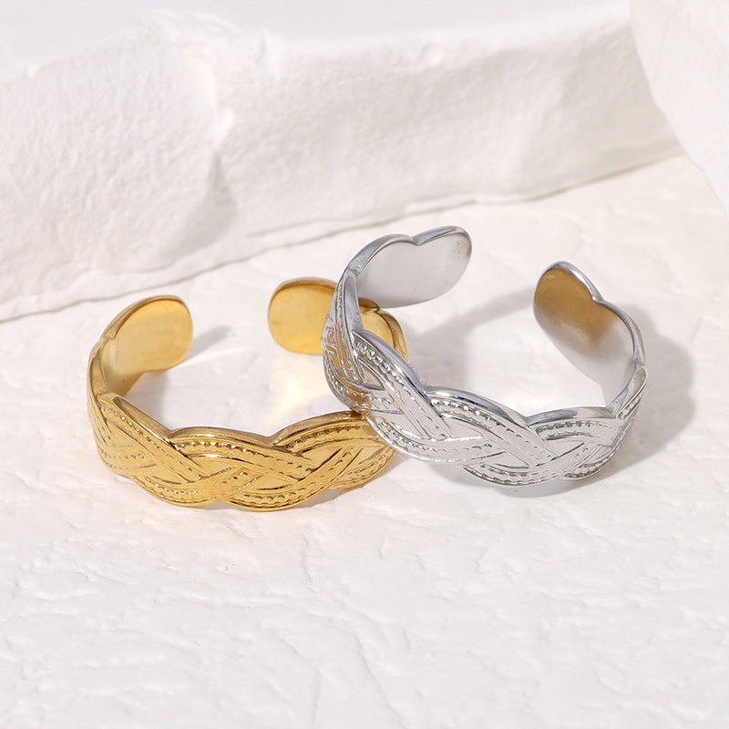 Anello in Acciaio al Titanio Vintage Aperto con Placcatura in Oro 18K e Design a Torsione da Donna