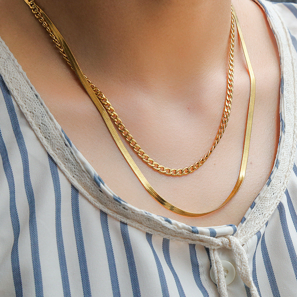 Collar Minimalista de Acero Inoxidable en Forma de U con Cadena de Serpiente y Baño de Oro de 18K para Mujer