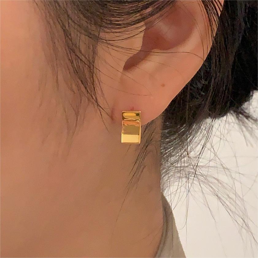 Orecchini a perno da donna a forma di arco minimalista in argento sterling 925 con finitura spazzolata