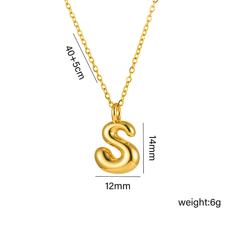 Collar minimalista de acero de titanio chapado en oro de 18 quilates con forma de letra delicada para mujer