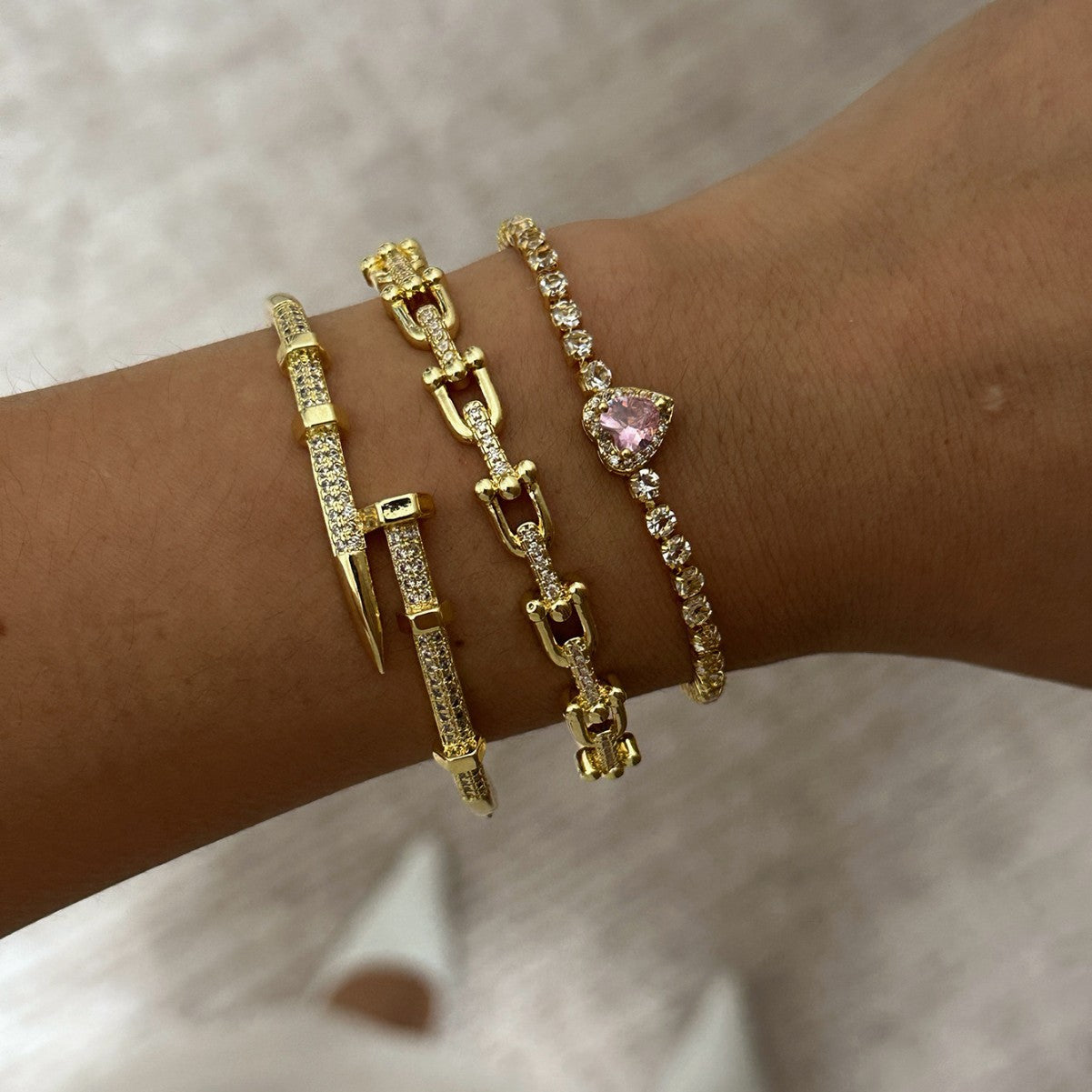 Luxury Heart Rhinestone Plated Brass Bracelet with Cable Chain and Clasp for Women