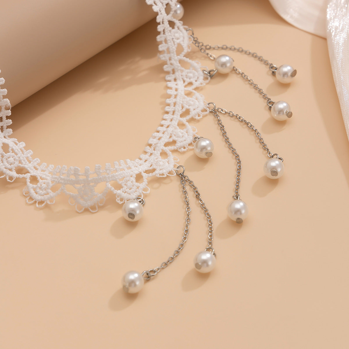 Luxury Elegant Geometric Oval Gemstone Pearl Inlay Zinc Alloy Pendant Plated Lace Necklace for Women