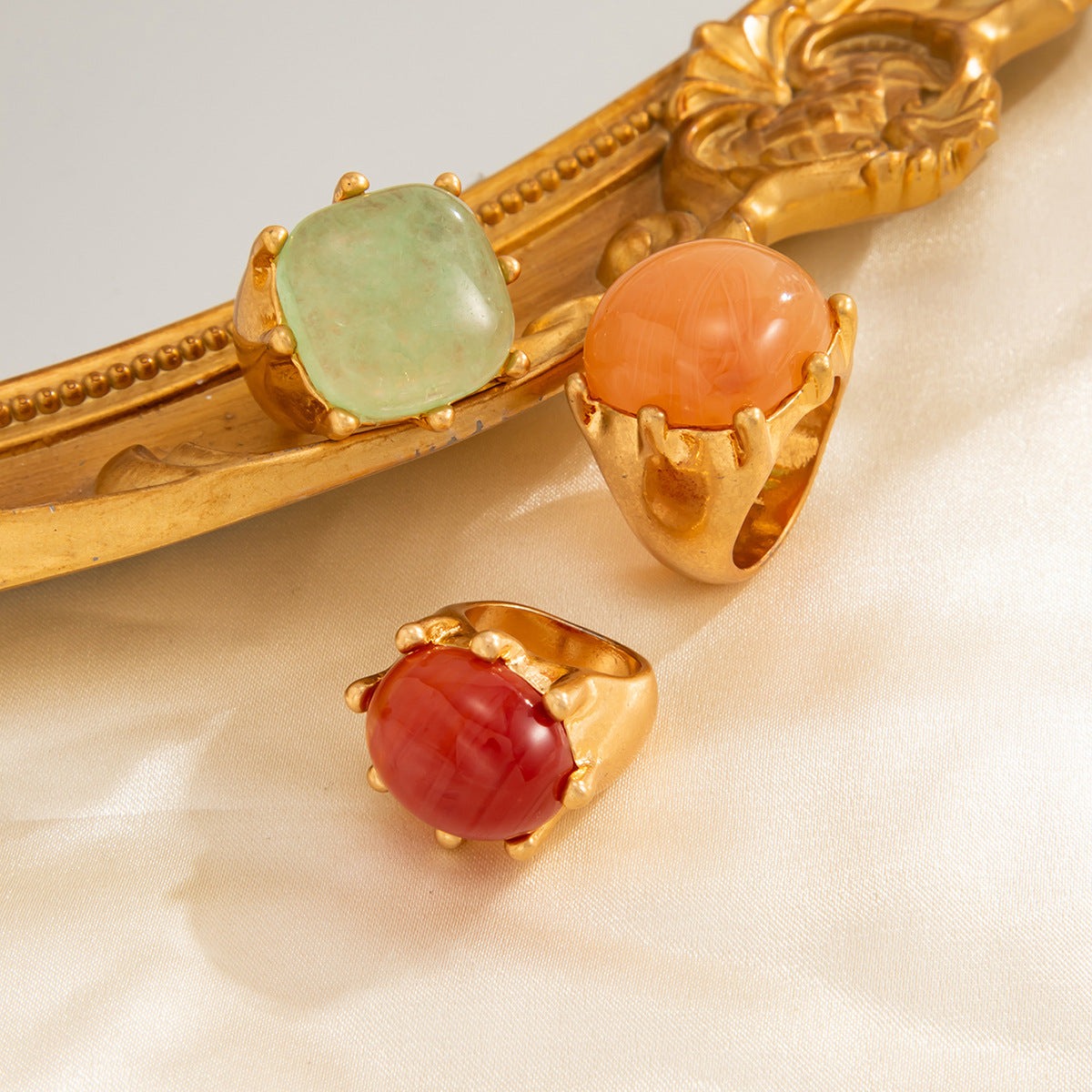 Sweet Vintage Geometric Zinc Alloy Ring with Gemstone Inlay and Resin Accent