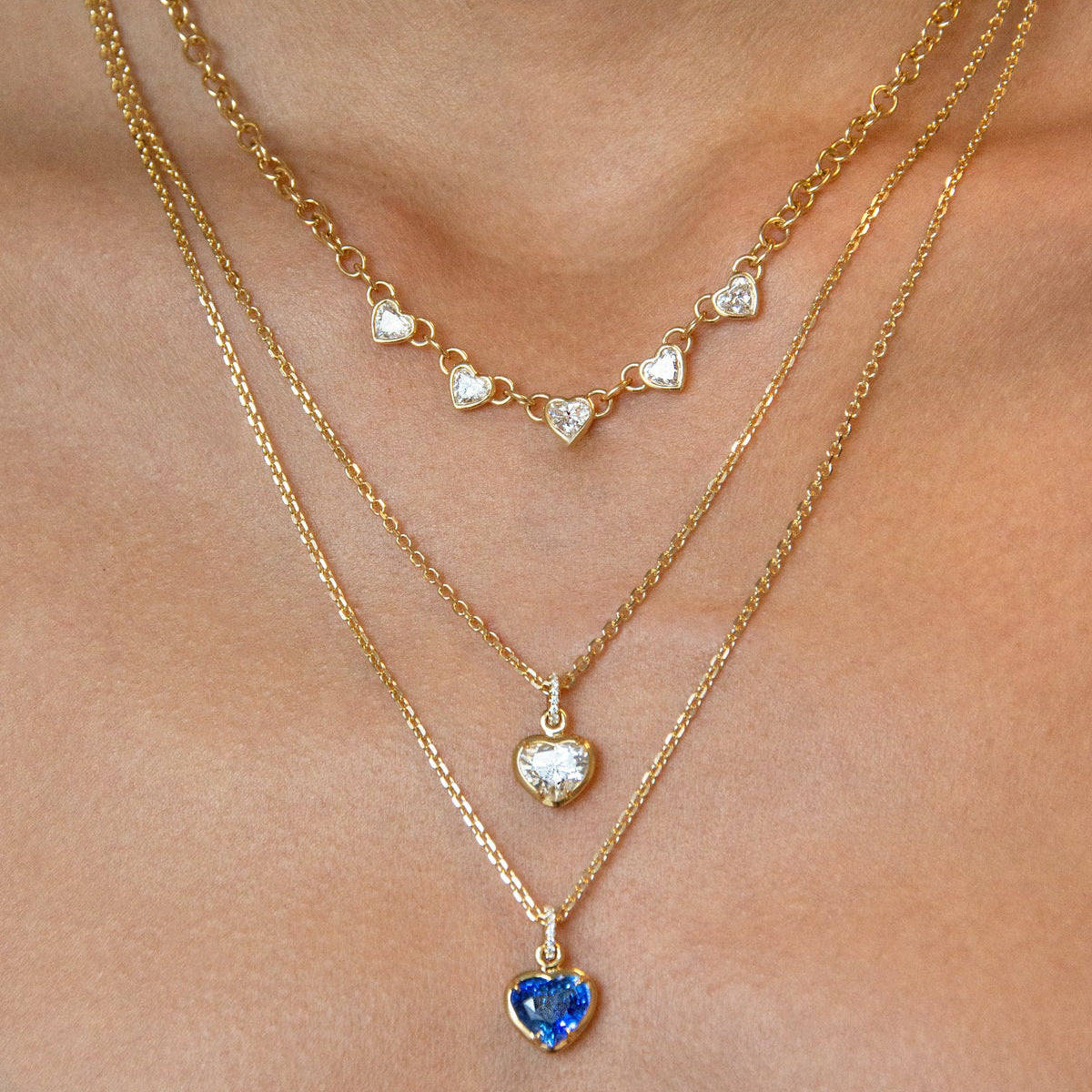 Collana con ciondolo di lusso a forma di cuore in acciaio inossidabile con intarsio di strass e finitura placcata da donna