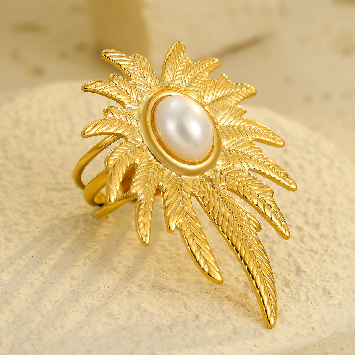 Anillo de acero inoxidable con diseño de hoja estilo lujo con incrustaciones de perlas para mujer