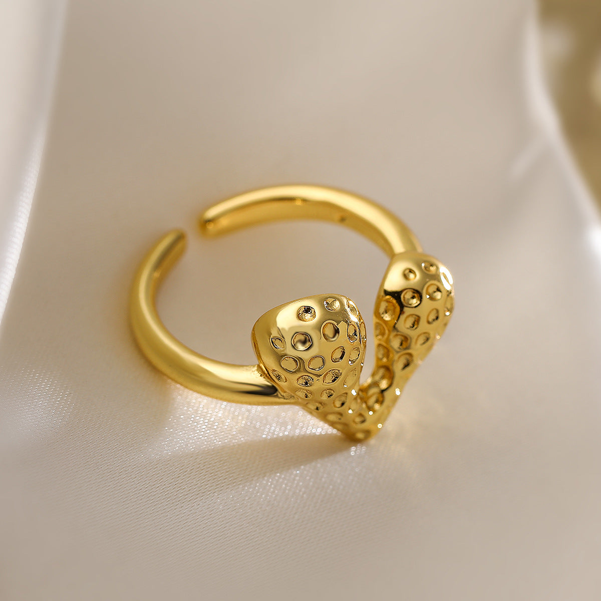 Anello da Donna Minimalista con Cuore Aperto Geometrico in Rame Placcato Oro