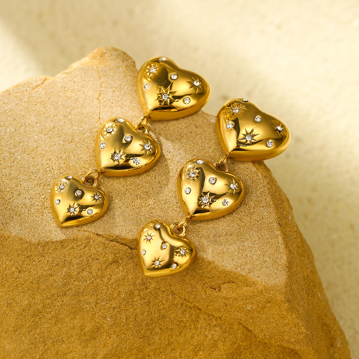 Aretes Colgantes de Corazón Minimalistas de Circonita de Acero de Titanio Chapado para Mujer
