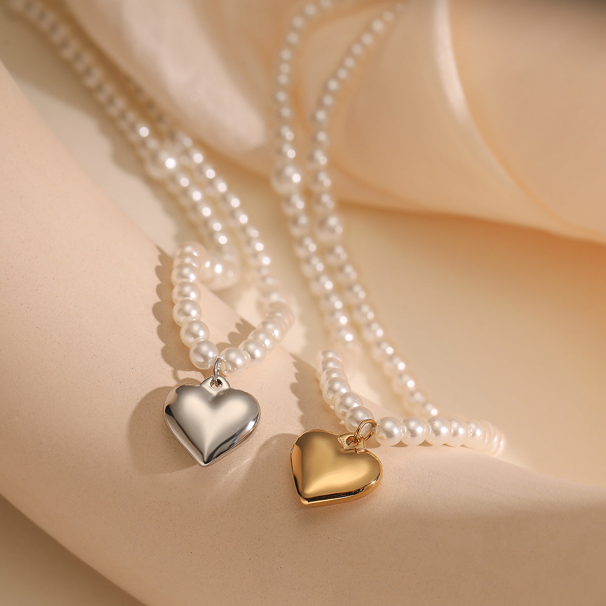Minimalist Heart-Shaped 18K Gold-Plated Stainless Steel Pendant Necklace with Pearl Accent for Women