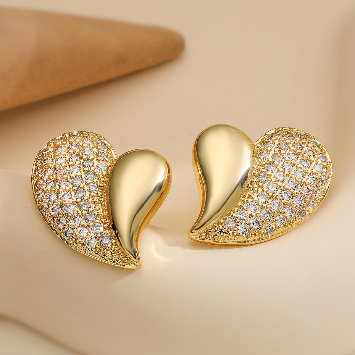 Vintage-Style Heart-Shaped Copper Earrings with 18K Gold Plating and Cubic Zirconia Inlay for Women