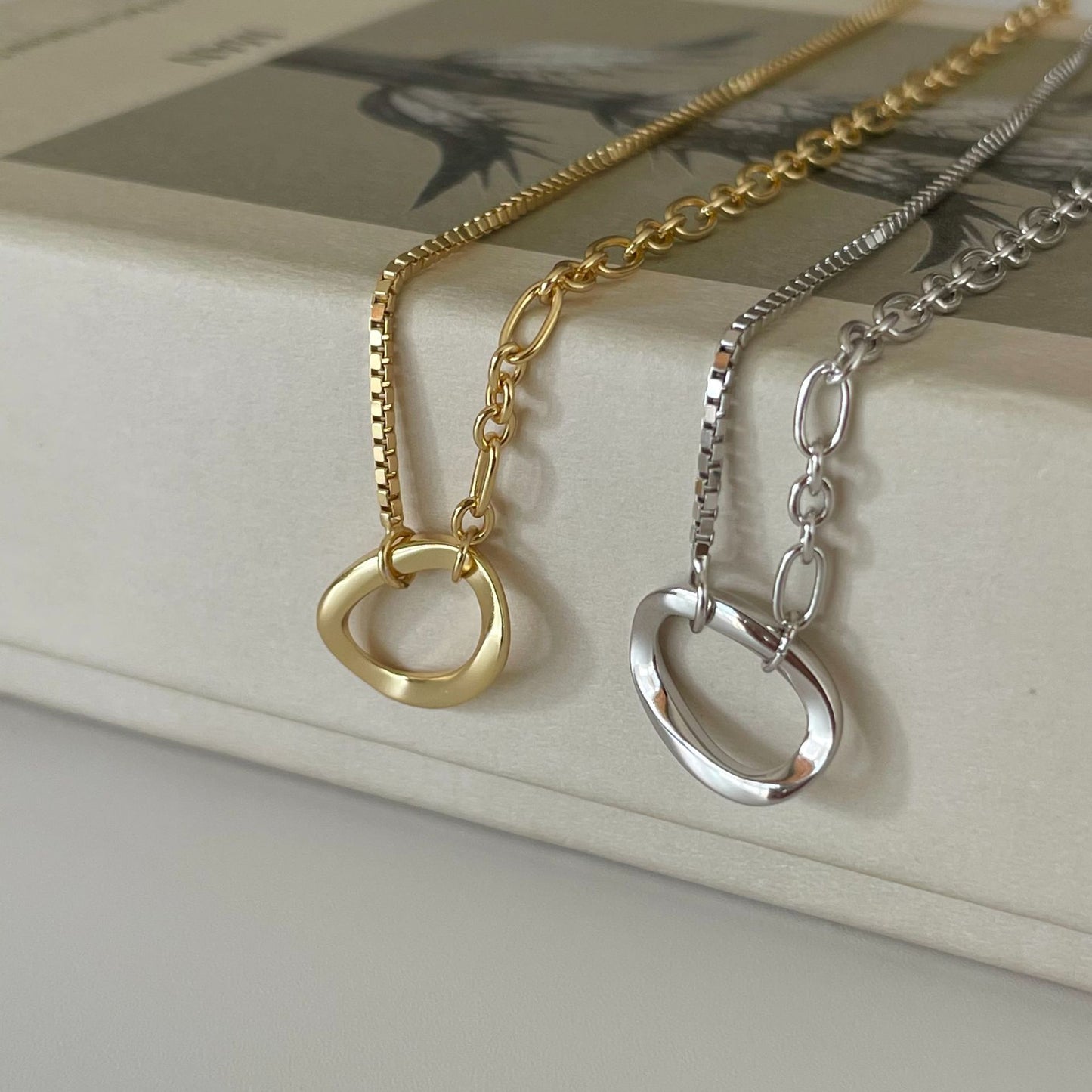 Collar Minimalista Elegante de Plata de Ley 925 Bañado en Oro con Cadena de Caja Geométrica