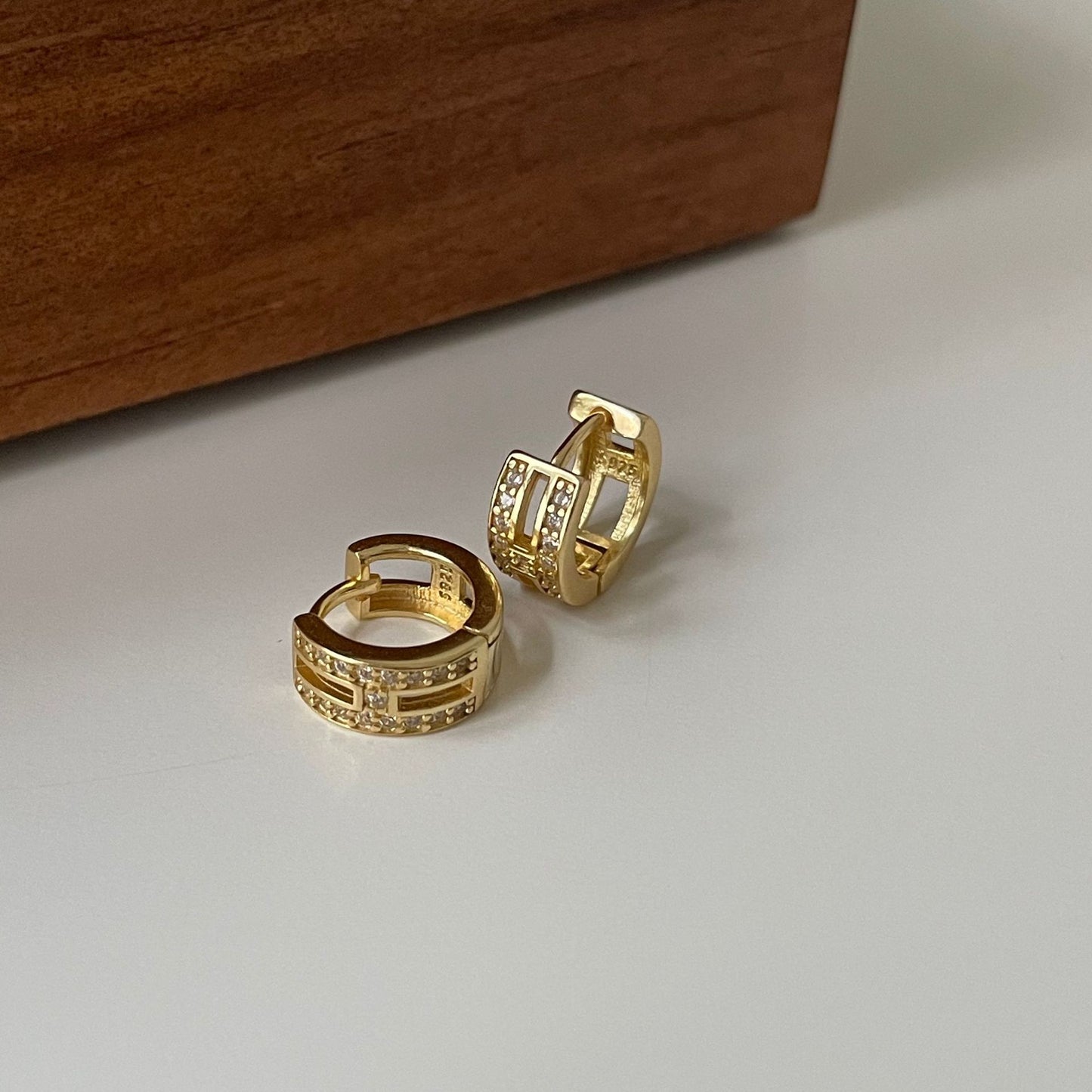 Pendientes de Plata de Ley 925 con Forma de Estrella, Lujo Minimalista, con Incrustaciones de Pedrería Pavé