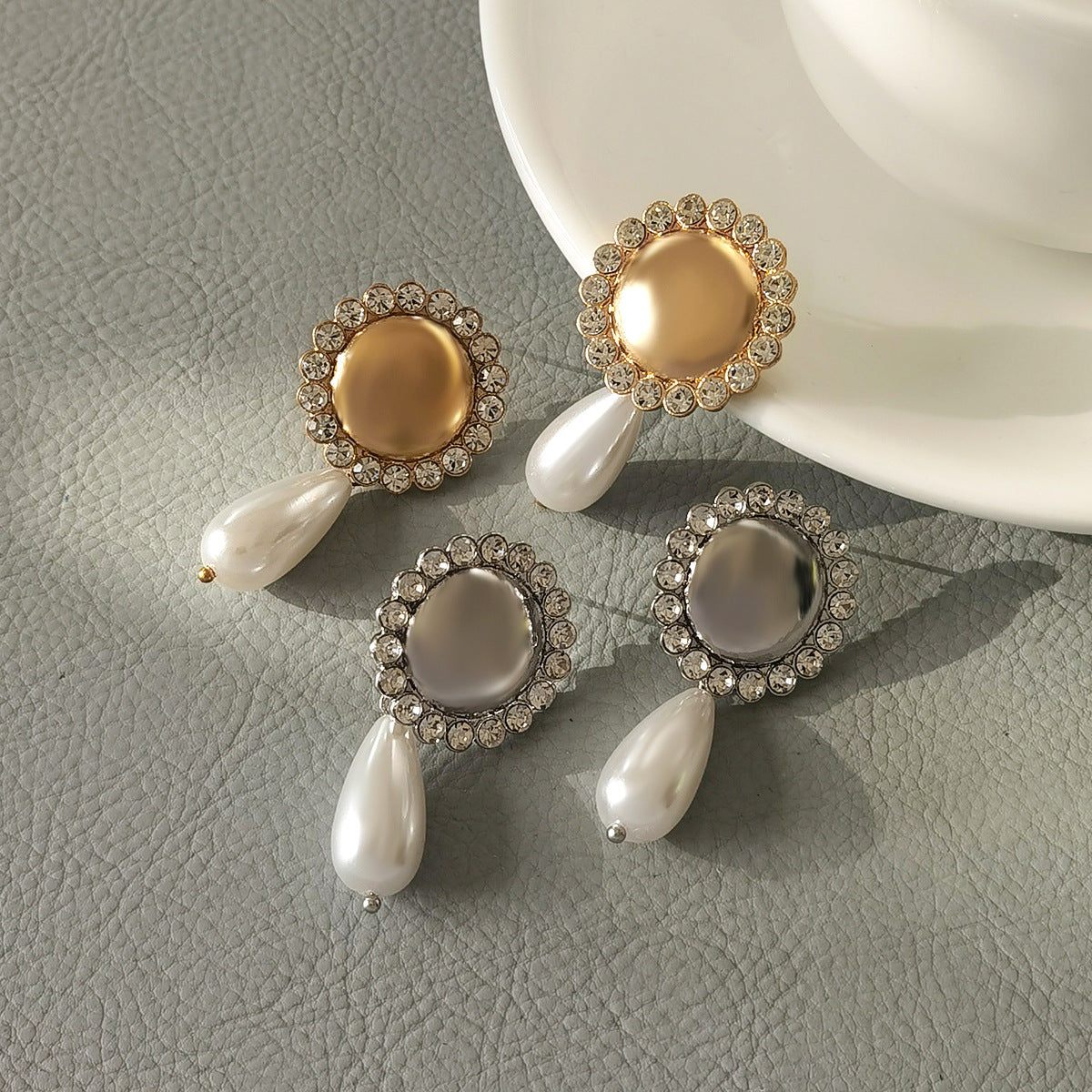 Pendientes de Aleación con Forma de Goteo Dulce y Atrevida, con Incrustaciones de Perlas Simuladas, para Mujer