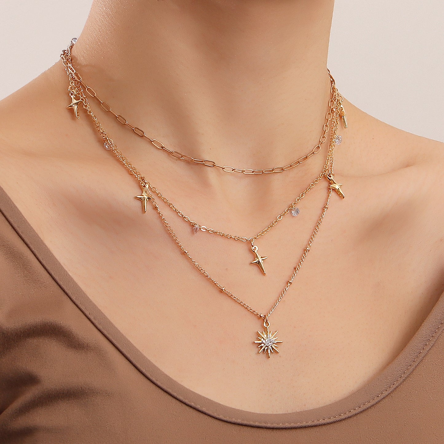 Punk Luxe Geometric Eight-Pointed Star Pendant Necklace with Rhinestone Inlay and Gold-Plated Alloy Chain