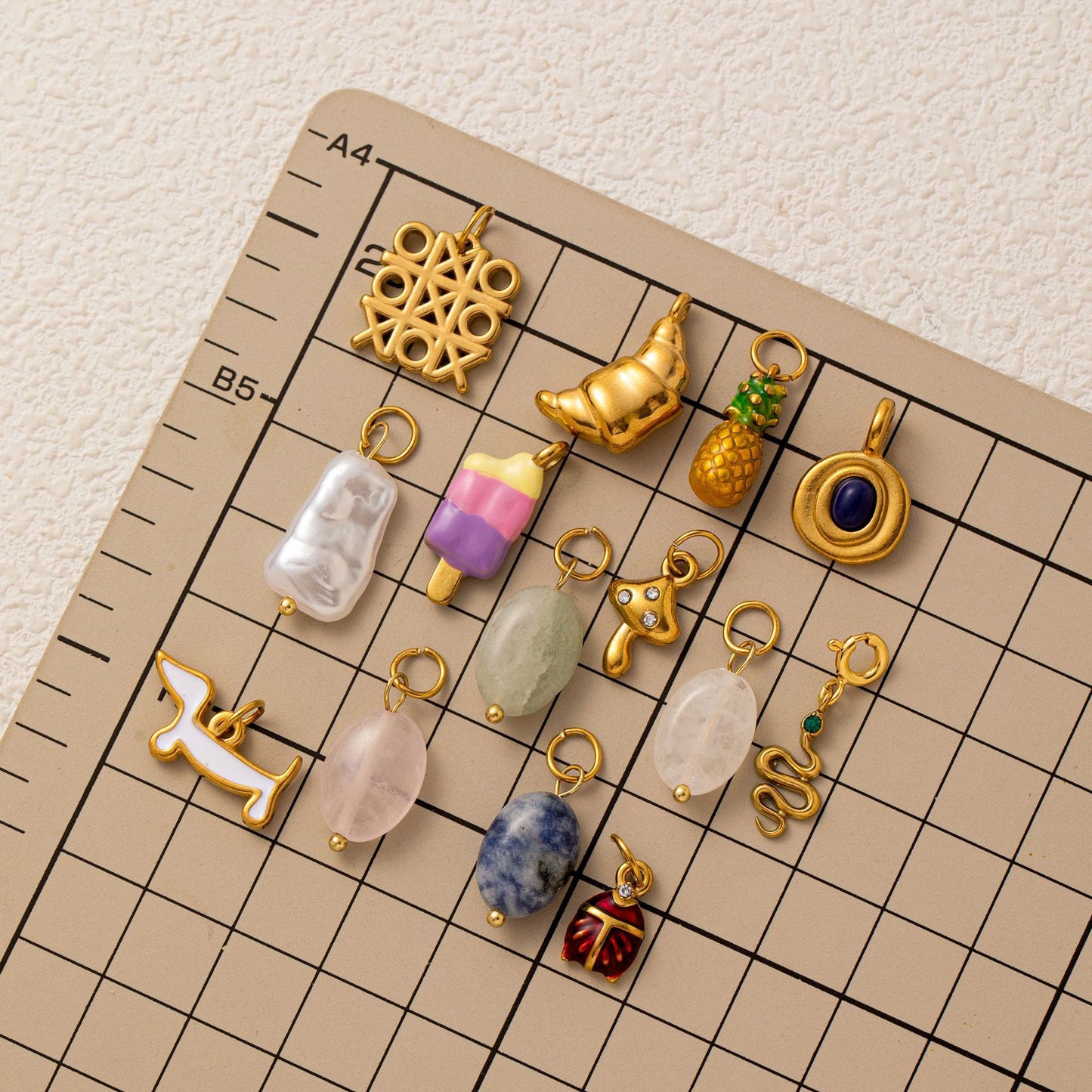 Dolce Ciondolo a Cuore Geometrico in Acciaio Inossidabile Placcato Oro 18K con Catena a Spiga e Barretta per Unisex