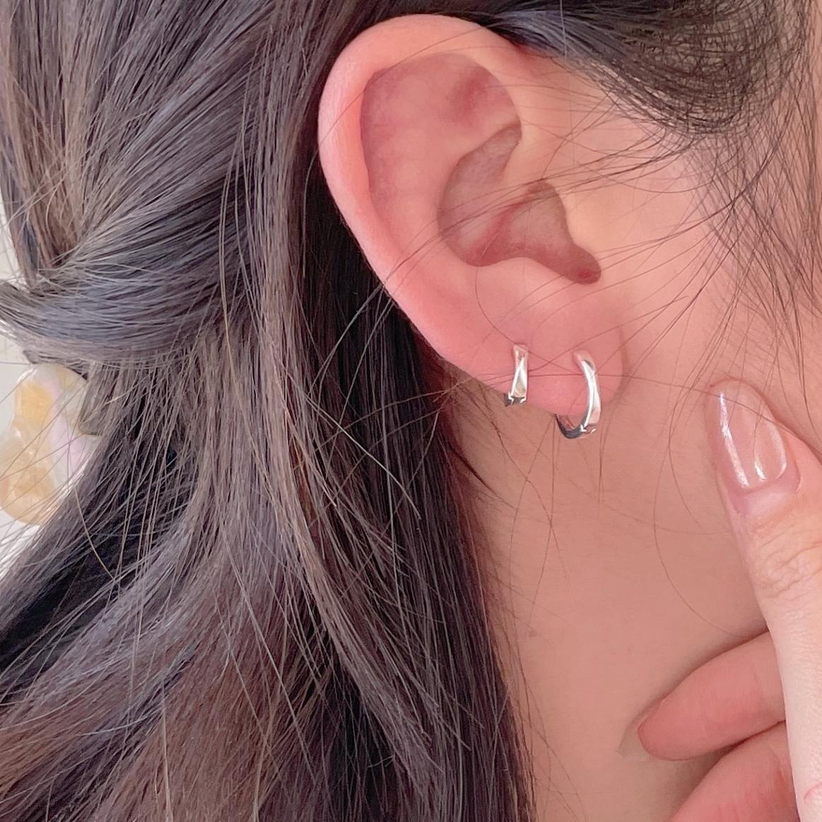 Pendientes de Plata de Ley 925 Minimalistas de Estilo Coreano con Diseño de Letras y Acabado Bañado