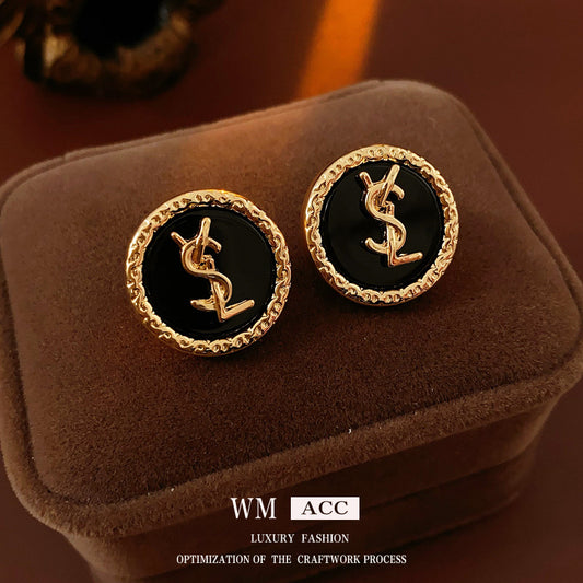 Pendientes de Aleación con Forma de Letra, Estilo Vintage Chic, con Acabado Chapado en Oro y Postes de Acero Inoxidable para Mujer