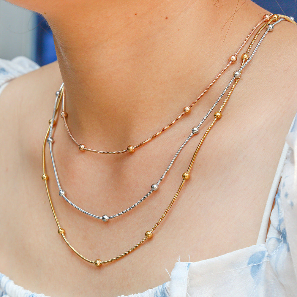 Collana con Perline Multistrato Stile Dolce e Grintoso con Catena in Acciaio Inossidabile e Ciondolo in Acciaio al Titanio a Forma di U da Donna