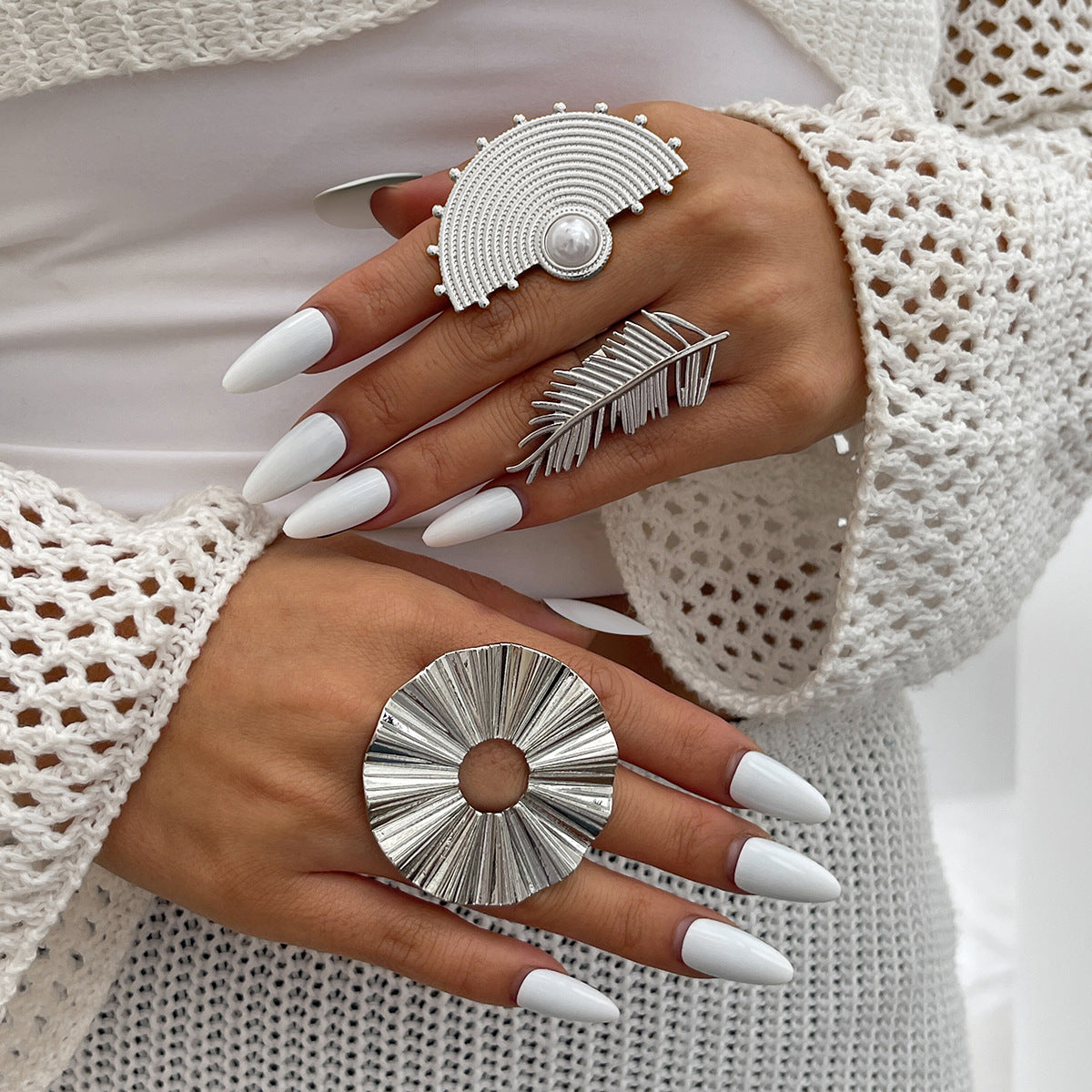Exaggerated Geometric Zinc Alloy Plated Ring with Pearl Inlay for Women