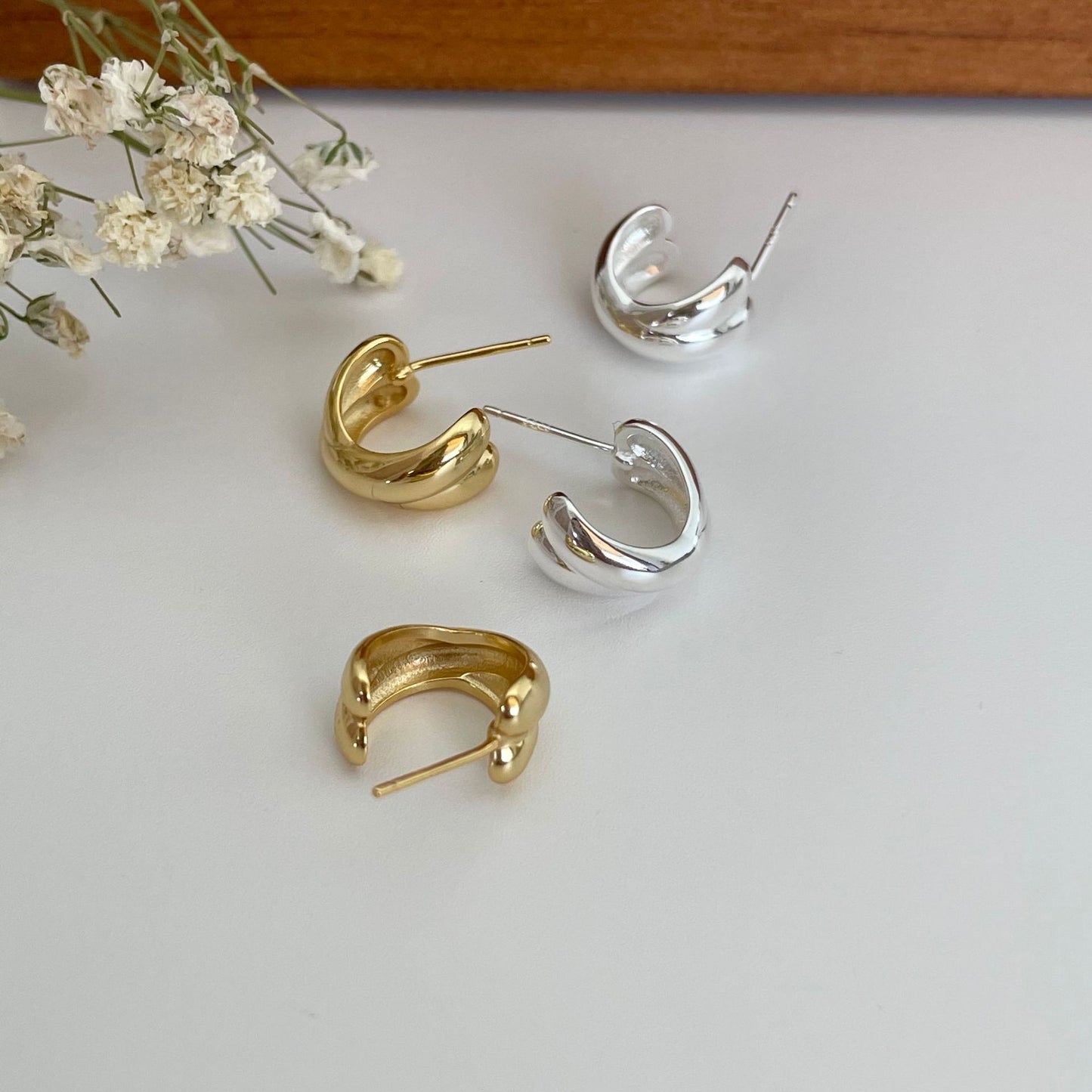 Minimalist Cross-Shaped 925 Sterling Silver Stud Earrings for Women with Pearl Inlay and Curved Surface Design