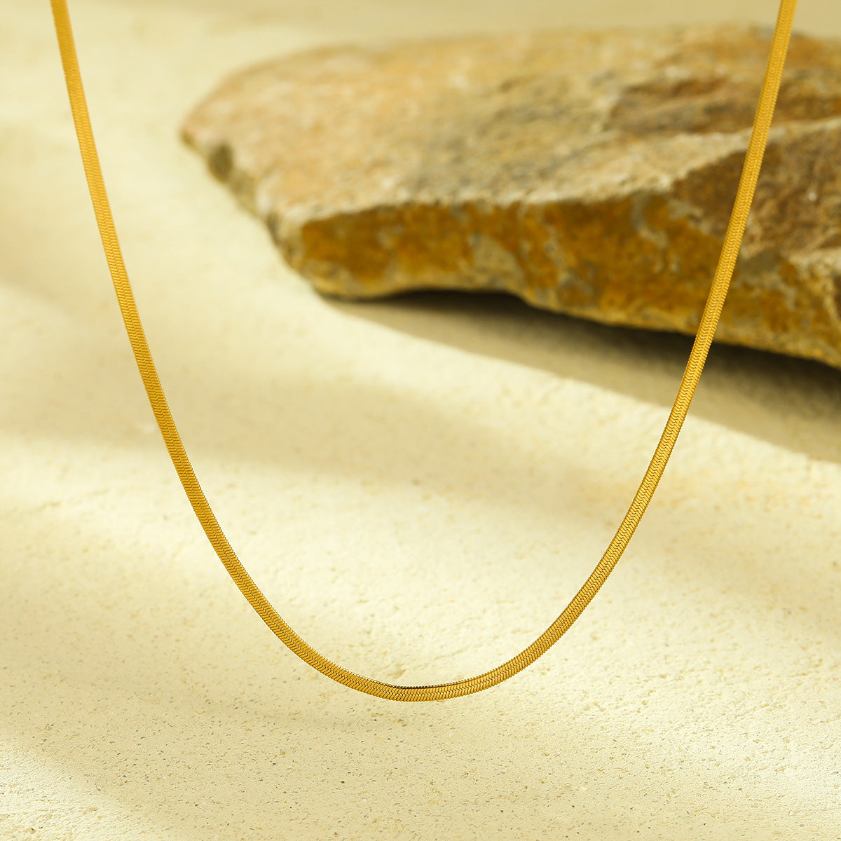 Collar Minimalista Corto de Acero Inoxidable con Cadena Chapada en Oro para Mujer