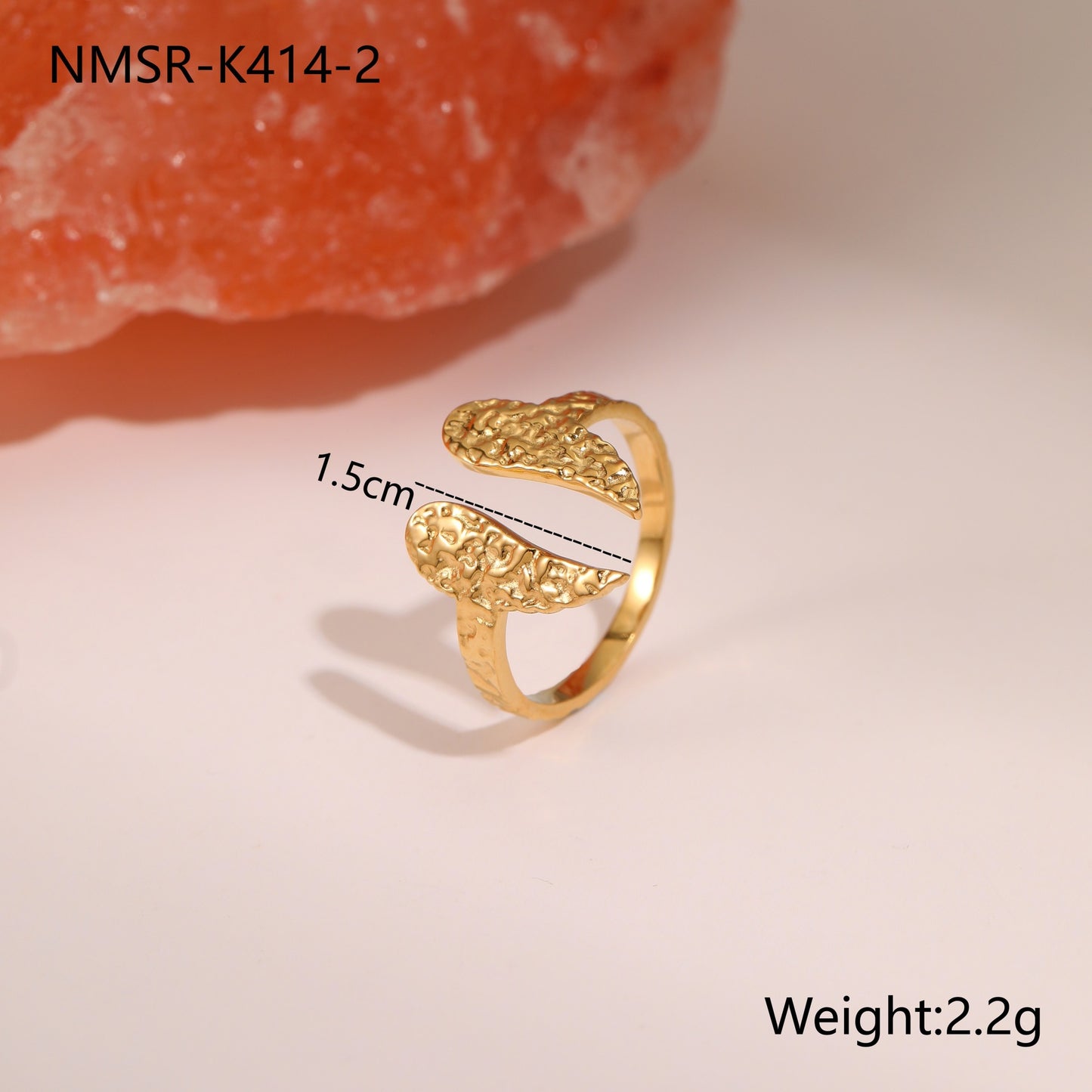 Anello regolabile minimalista geometrico in acciaio al titanio martellato da donna con finitura placcata