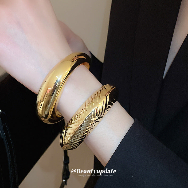 Pulsera de acrílico ovalada a rayas para mujer con diseño geométrico y atrevida declaración de moda
