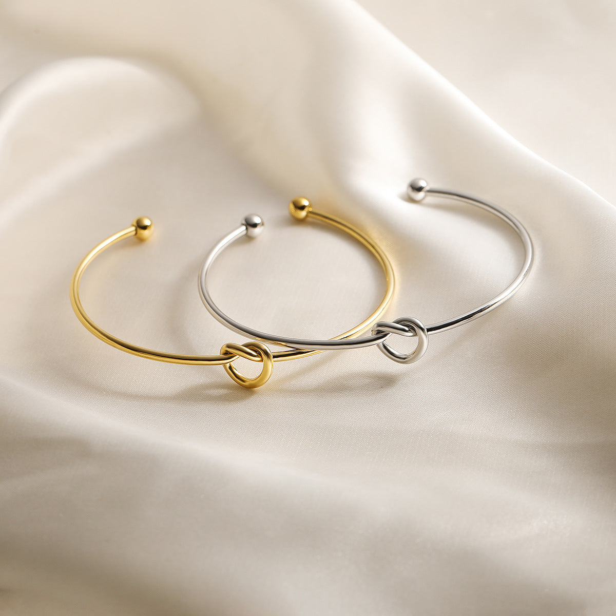 Minimalist Knoted Heart-Shaped 18K Gold-Plated Stainless Steel Bracelet for Women
