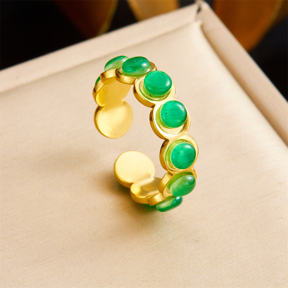 Anillo de acero inoxidable geométrico de estilo vintage con baño de oro de 18 quilates y detalle de corazón asimétrico para mujer