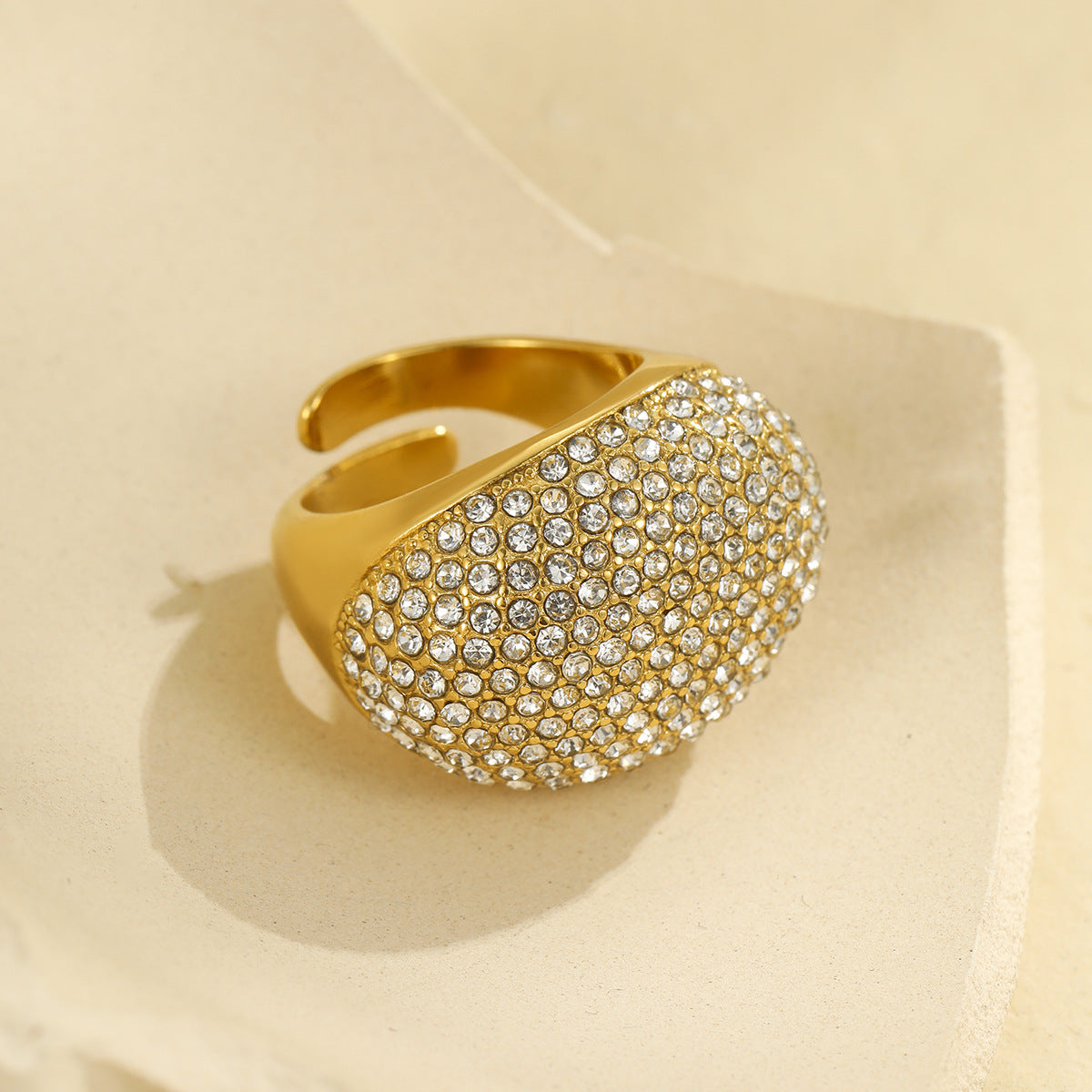 Anillo de lujo geométrico de acero inoxidable con incrustaciones de pedrería para mujer, accesorio de moda de alta gama galvanizado