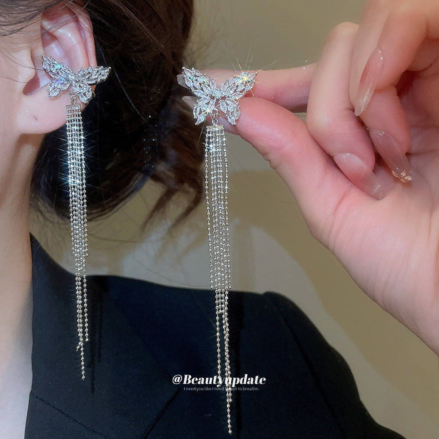 Orecchini pendenti da donna con farfalla minimalista di lusso con zirconia, stile ear cuff, leggeri, ipoallergenici e a clip