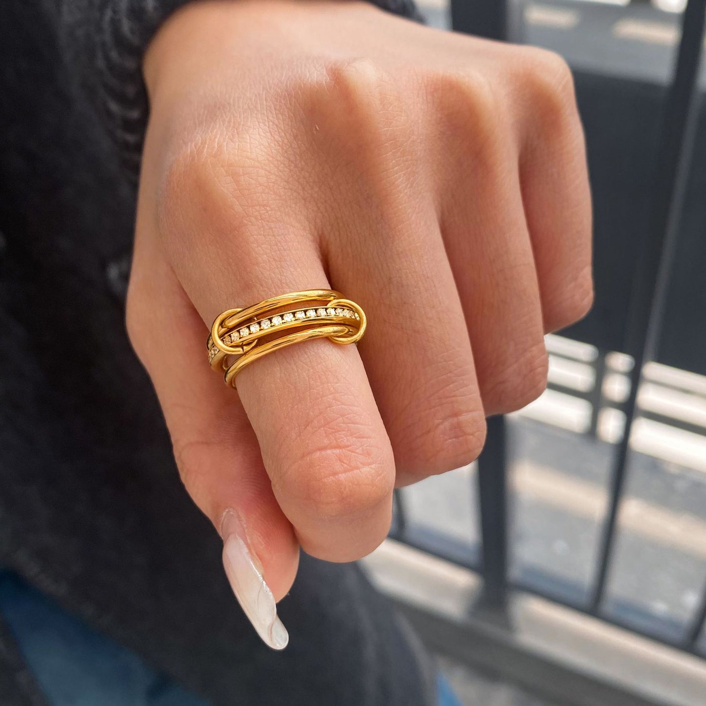 Anello da donna impilabile in acciaio inossidabile placcato, tondo, geometrico e minimalista
