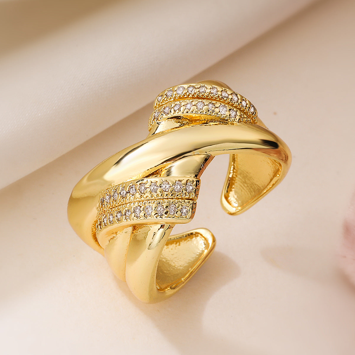 Anillo de Cobre Minimalista Geométrico Ajustable con Baño de Oro de 18K y Incrustaciones de Circonia para Mujer