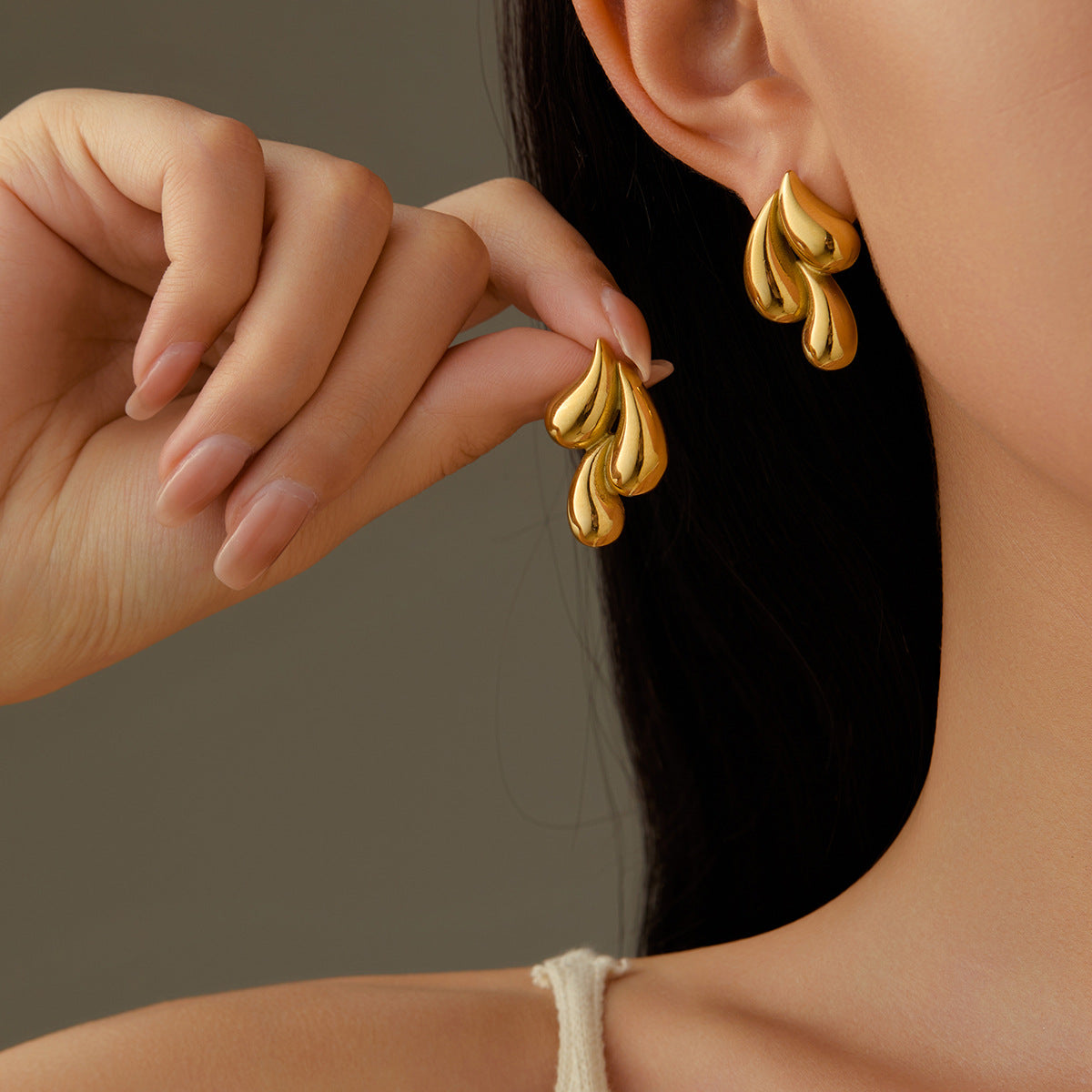 Pendientes de mujer a la moda, irregulares, huecos, de tres capas, en forma de lágrima, de acero de titanio con chapado en oro de 18 quilates