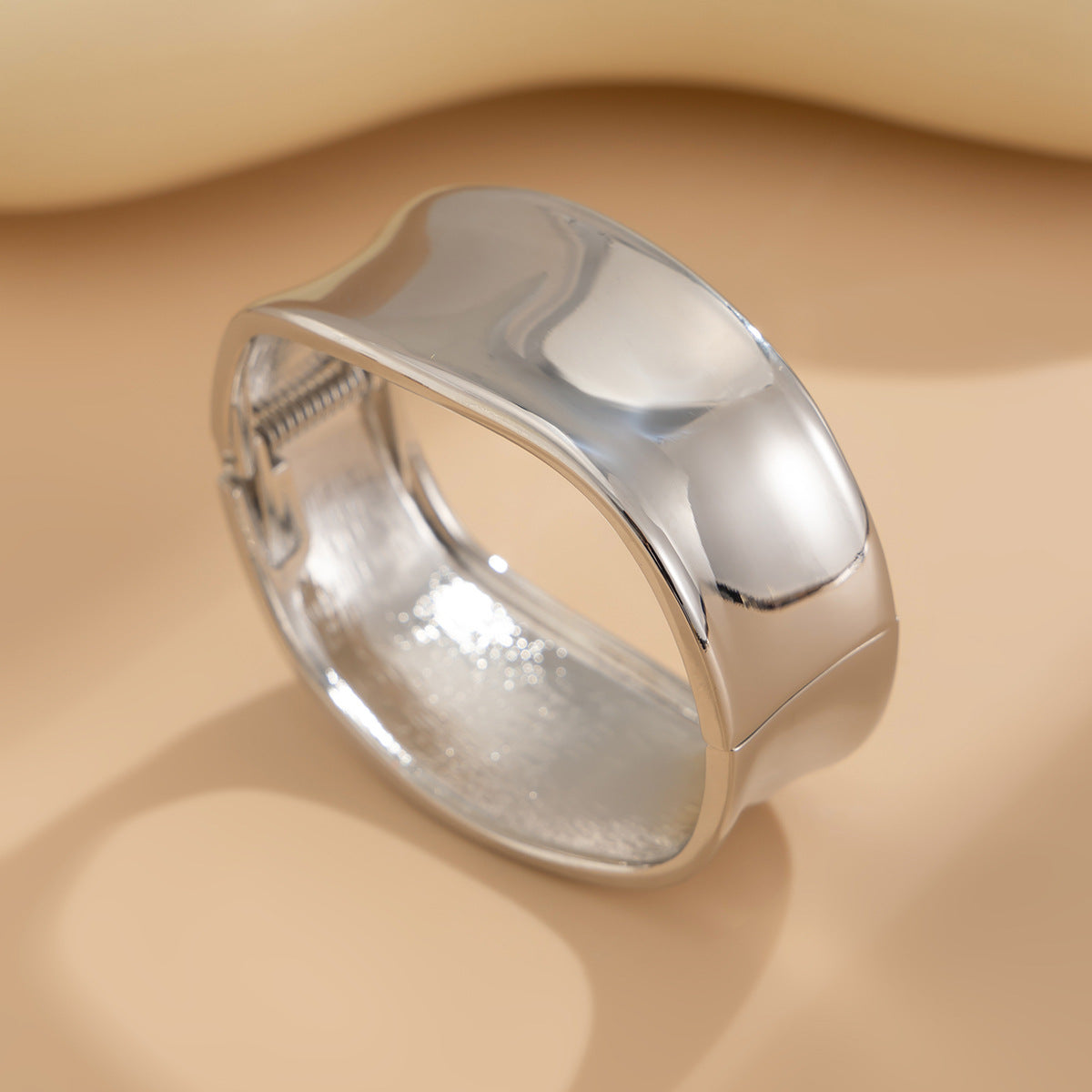 Fashionable Irregular Pleated Wide Zinc Alloy Plated Bracelet Set